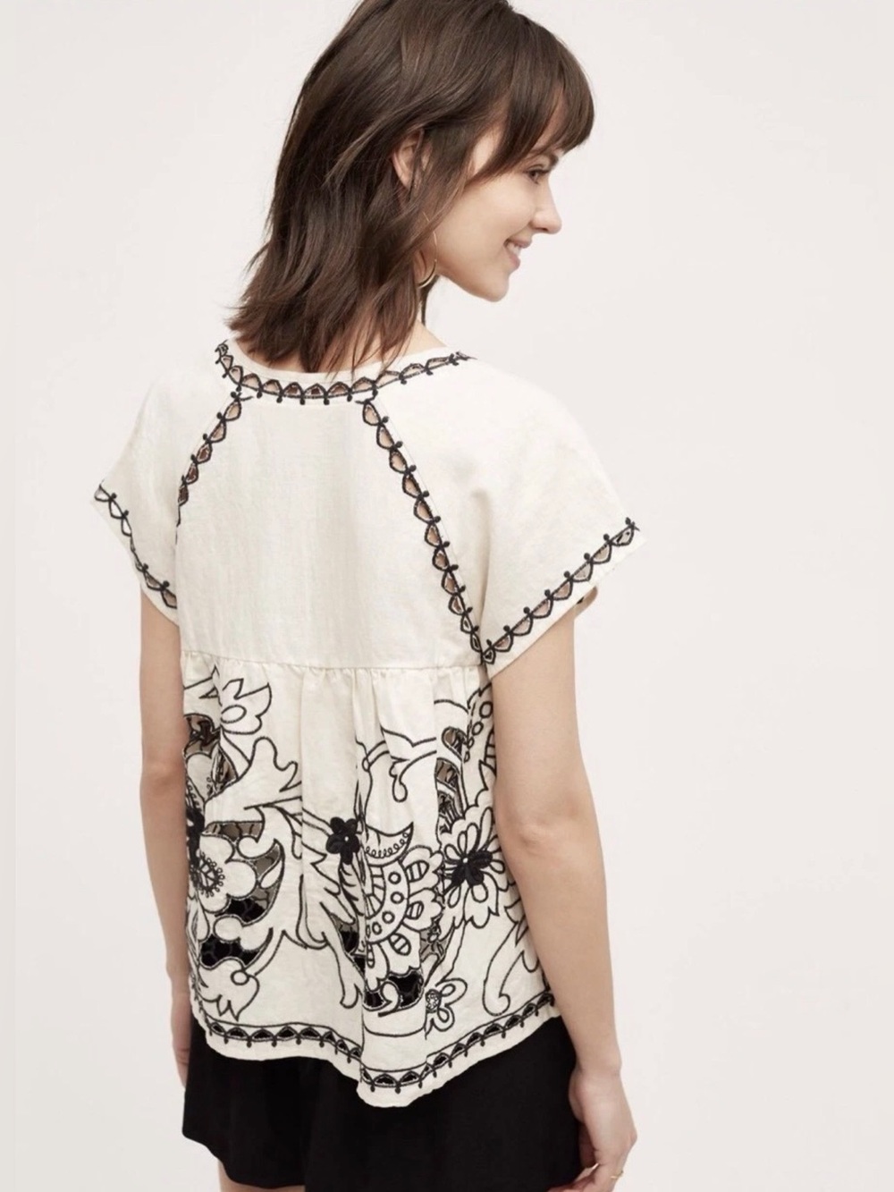 Anthropolgie Embroidered Rheya Tee, size 8 - Picture 3 of 7